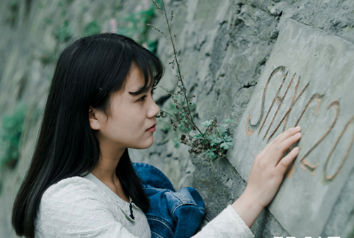 狠好听狠文艺的女生qq个性网名 你我终年不遇承蒙时光不弃_腾牛个性网